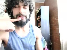 Screen Grab from itsmederek380507