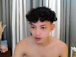 Screen Grab from itzme_curlyalvin