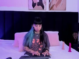 Screen Grab from izzy_moon7