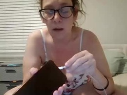 Screen Grab from izzynoela