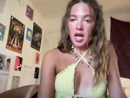 Screen Grab from izzyxoxo8