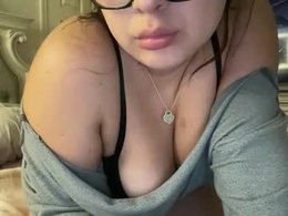 Screen Grab from jeniffer_islive