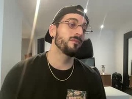 Screen Grab from jeunemek00779042