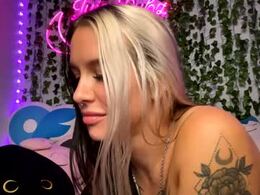Screen Grab from juicydubz_