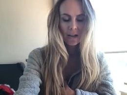 Screen Grab from julialemilf