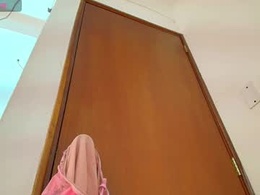 Screen Grab from khoe_777