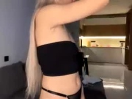 Screen Grab from kira_jade