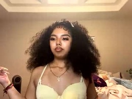 Screen Grab from kittyizzy0_0