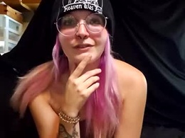 Screen Grab from kittysplaypen420