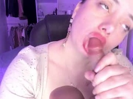 Screen Grab from kittywantslove23
