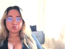 Screen Grab from kloe__05
