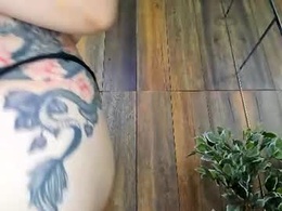 Screen Grab from kloeluxe