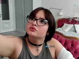 Screen Grab from krissvelvet