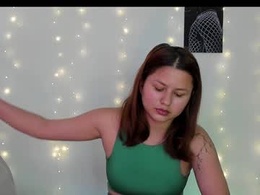 Screen Grab from kristen_hanks06