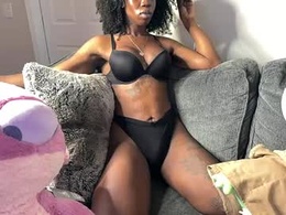 Screen Grab from kyliesnowxxx