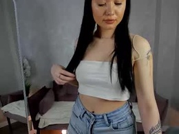 Screen Grab from l1llian_lee