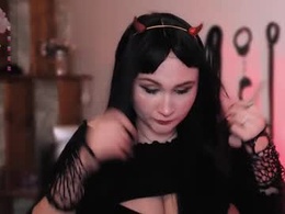 Screen Grab from laura_palmerrr