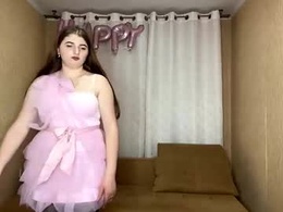 Screen Grab from leaamooon