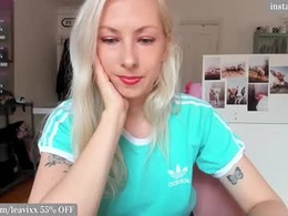 Screen Grab from leavixx