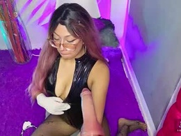 Screen Grab from leyla_collinss