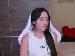 Screen Grab from lia_queen610