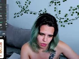 Screen Grab from lirabella_
