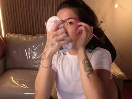 Screen Grab from lynn_turner_