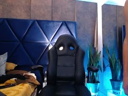 Screen Grab from max_valentino