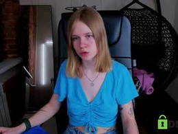 Screen Grab from meow__peach