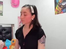 Screen Grab from mia_kanee