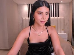 Screen Grab from mialaurence_