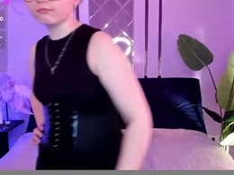 Screen Grab from mirra_kiss