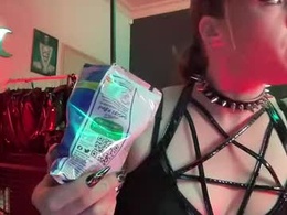 Screen Grab from mistresskomakino