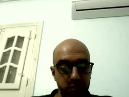 Screen Grab from mivroxd