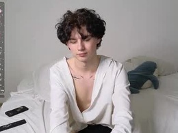 Screen Grab from moon_gloww