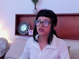 Screen Grab from n0b_lela