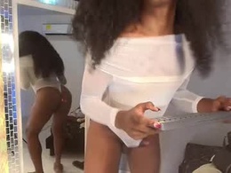 Screen Grab from naomiqueents