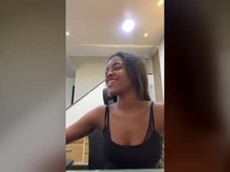 Screen Grab from naomy_evans04