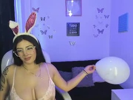 Screen Grab from naomy_whitee_