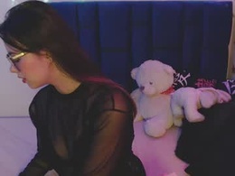 Screen Grab from nikolle_huyt