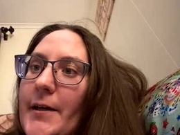 Screen Grab from peachesbestfriend