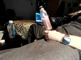 Screen Grab from penispumpe1704