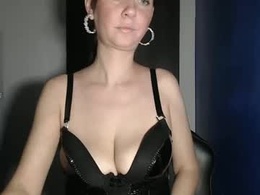 Screen Grab from petite_danielle