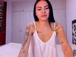 Screen Grab from petite_linda