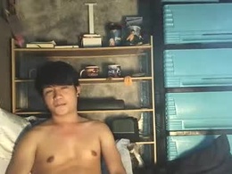 Screen Grab from pinoy_petitehugecock