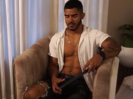 Screen Grab from reik_von