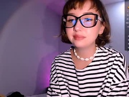 Screen Grab from riri_rich