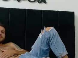 Screen Grab from santhiago_jonnes_
