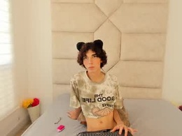 Screen Grab from scaarlett_22