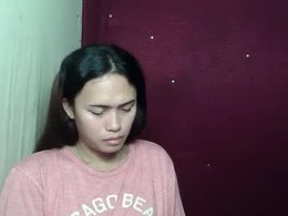 Screen Grab from sexyemie29